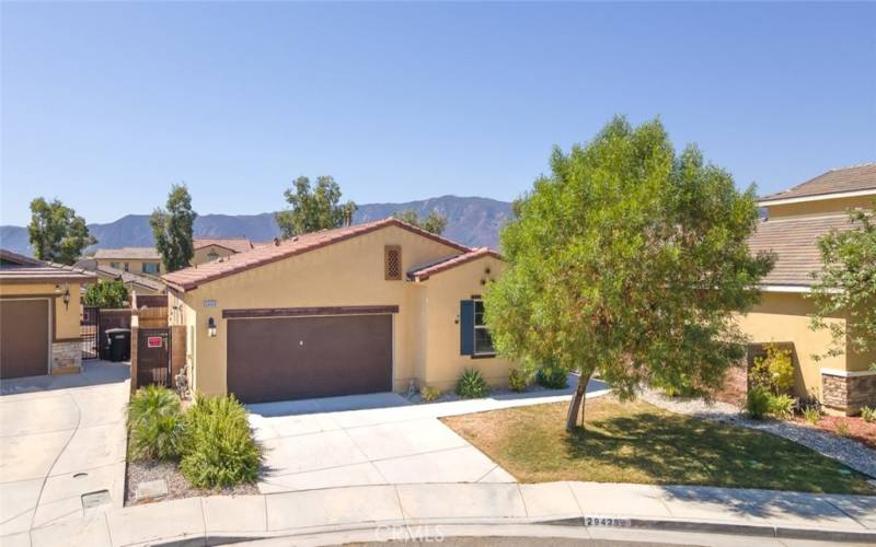 
This beautiful home is located in a peaceful community, offering picturesque mountain views and a serene environment.