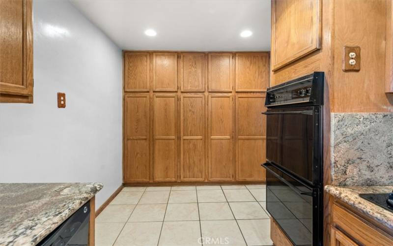 Kitchen pantry