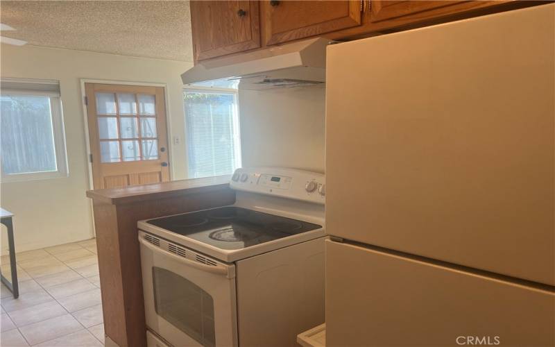 Kitchen/Stove/Fridge