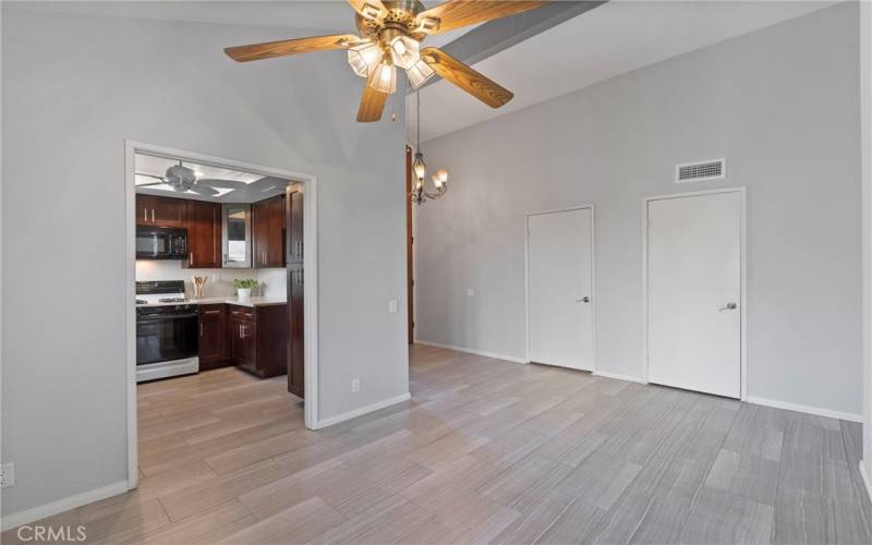 Dining area to kitchen