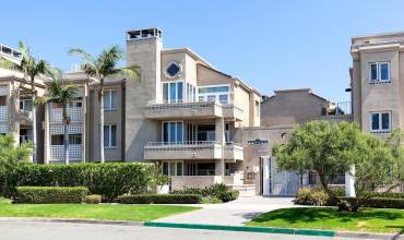 4018 NOBEL DR 302, San Diego, California 92122, 1 Bedroom Bedrooms, ,1 BathroomBathrooms,Residential,Buy,4018 NOBEL DR 302,PTP2405420