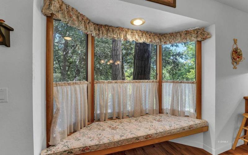 16 Bay window with treetop views