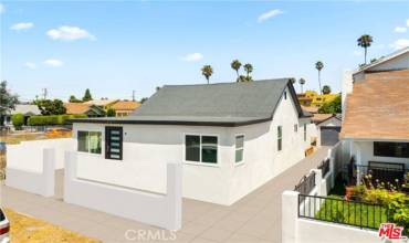 4421 Oakwood Avenue, Los Angeles, California 90004, 3 Bedrooms Bedrooms, ,1 BathroomBathrooms,Residential,Buy,4421 Oakwood Avenue,24436599