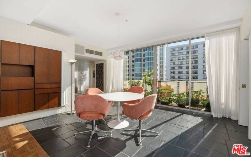 Enclosed Terrace/Dining Room