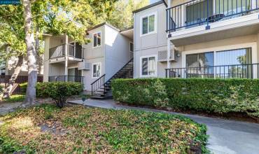 1584 Sunnyvale Ave 44, Walnut Creek, California 94597, 2 Bedrooms Bedrooms, ,1 BathroomBathrooms,Residential,Buy,1584 Sunnyvale Ave 44,41072324