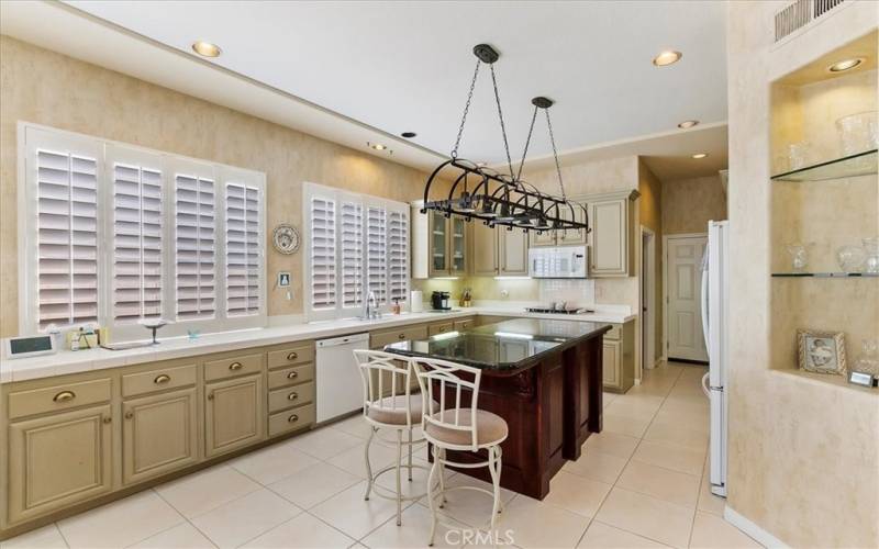 Kitchen with Large Island (Storage)