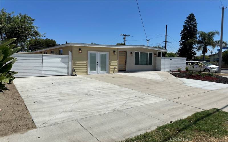 Driveway with parking in front