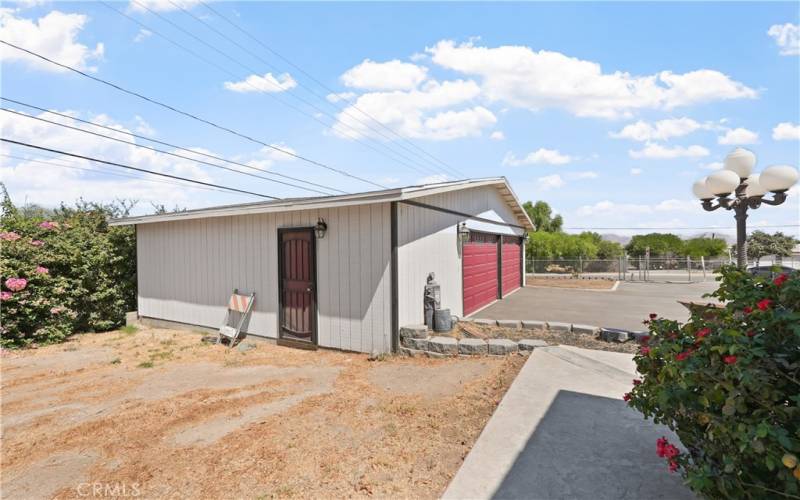 Detached garage