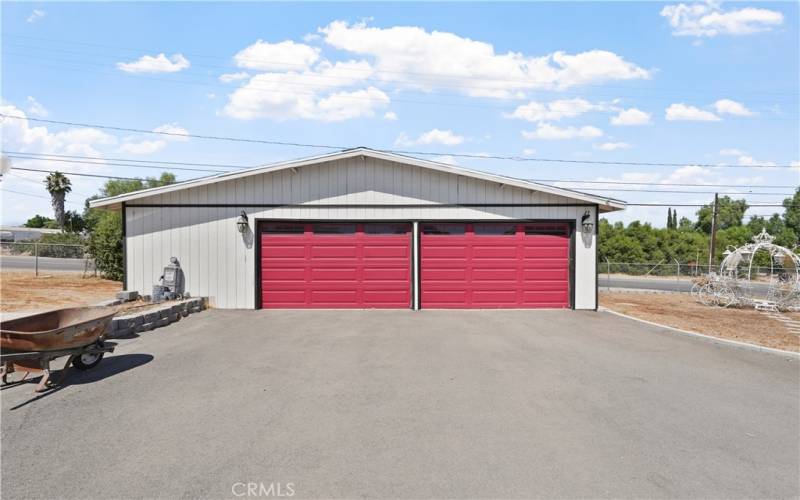 Detached garage