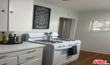 5286 Village, Los Angeles, California 90016, 1 Bedroom Bedrooms, ,1 BathroomBathrooms,Residential Lease,Rent,5286 Village,24436448