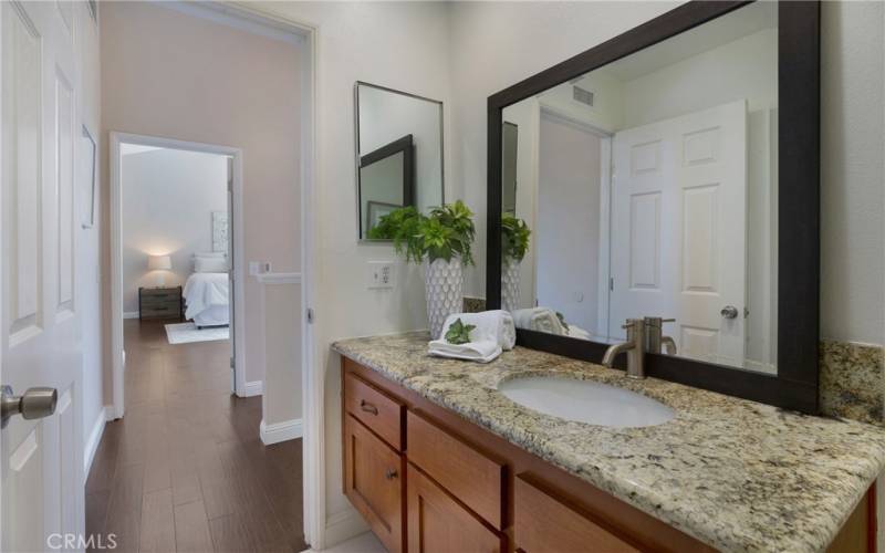 Upstairs second bathroom with granite counters