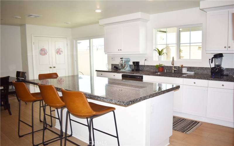 Kitchen with large island