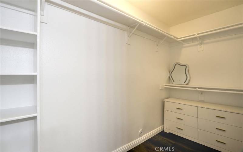 Master room walk-in closet