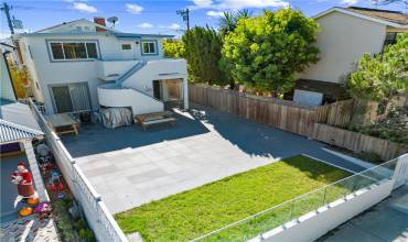 400 17th Street A, Manhattan Beach, California 90266, 2 Bedrooms Bedrooms, ,1 BathroomBathrooms,Residential Lease,Rent,400 17th Street A,PW24186105