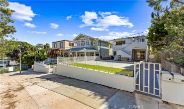 400 17th Street B, Manhattan Beach, California 90266, 2 Bedrooms Bedrooms, ,1 BathroomBathrooms,Residential Lease,Rent,400 17th Street B,PW24186108