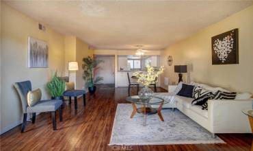 620 W Hyde Park Boulevard 103, Inglewood, California 90302, 2 Bedrooms Bedrooms, ,2 BathroomsBathrooms,Residential,Buy,620 W Hyde Park Boulevard 103,DW24186073