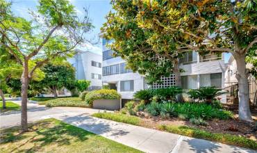 419 N Oakhurst Drive 202, Beverly Hills, California 90210, 2 Bedrooms Bedrooms, ,3 BathroomsBathrooms,Residential Lease,Rent,419 N Oakhurst Drive 202,PW24186082