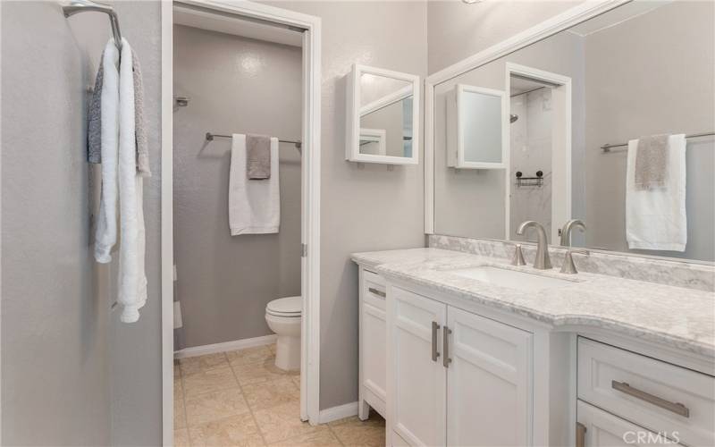 En-suite bath in Primary with quartz vanity.