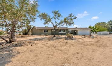 18645 Symeron Road, Apple Valley, California 92307, 3 Bedrooms Bedrooms, ,2 BathroomsBathrooms,Residential,Buy,18645 Symeron Road,HD24186243