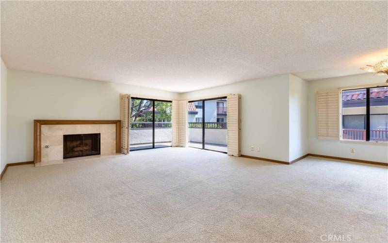 Spacious living Room with Fireplace