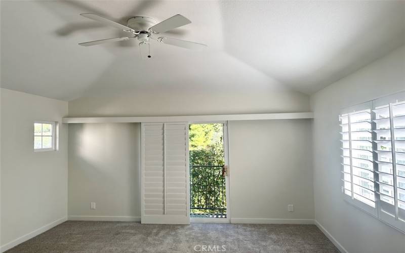 Large Master bedroom. High ceilings. Shutters. Walkin closet