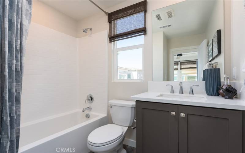 Ensuite Bathroom with shower/tub combination.