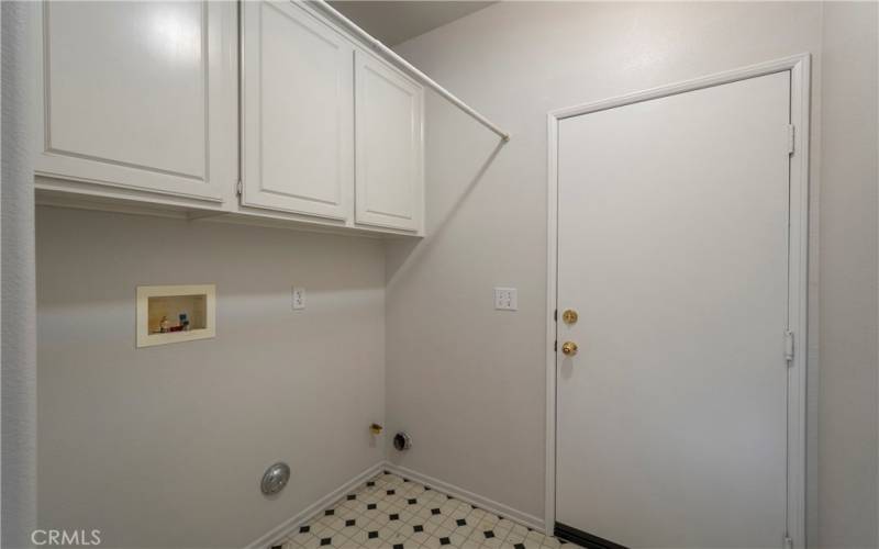 INTERIOR LAUNDRY ROOM