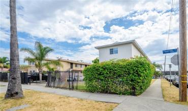 9230 S Figueroa Street, Los Angeles, California 90003, 10 Bedrooms Bedrooms, ,Residential Income,Buy,9230 S Figueroa Street,GD24151112