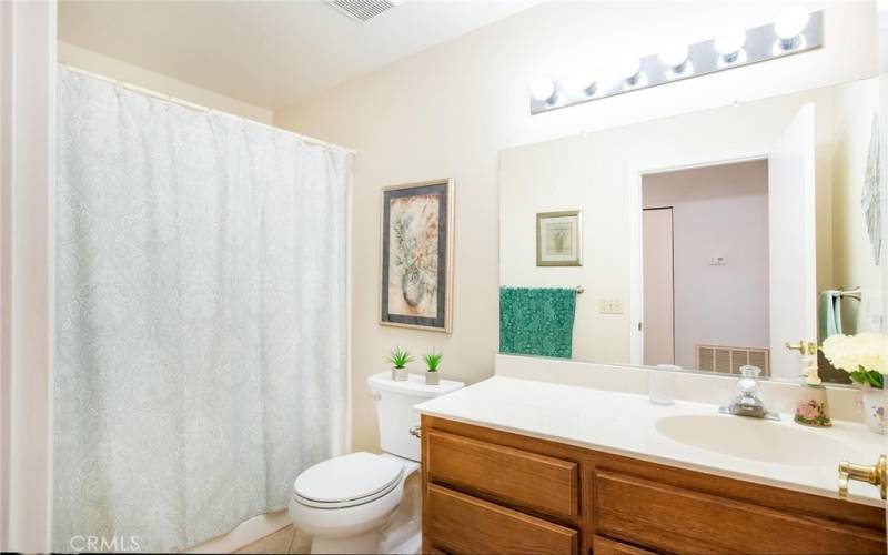 Hallway bath with tub