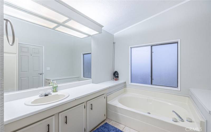 Main bathroom with round soaking tub