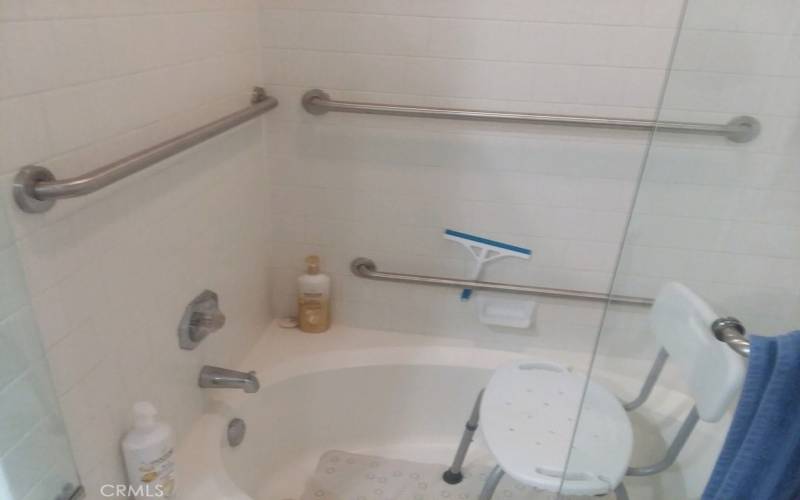 Grab Bars in Both Bathrooms. Handicap/Disable Equipped, if you need it!