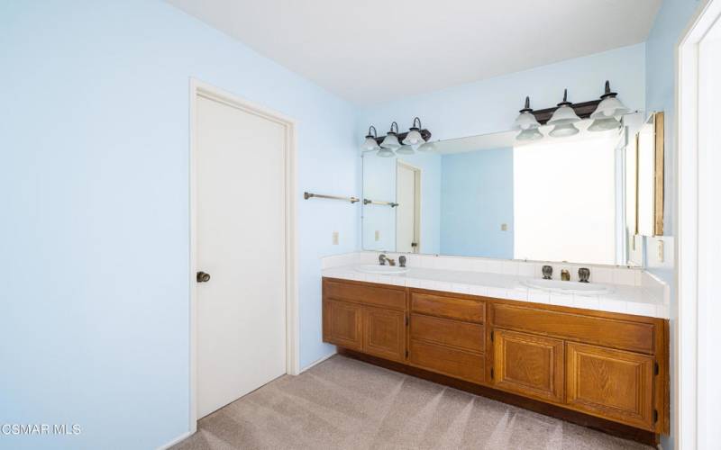 651 Glencliff Cir. -Primary Bathroom 1