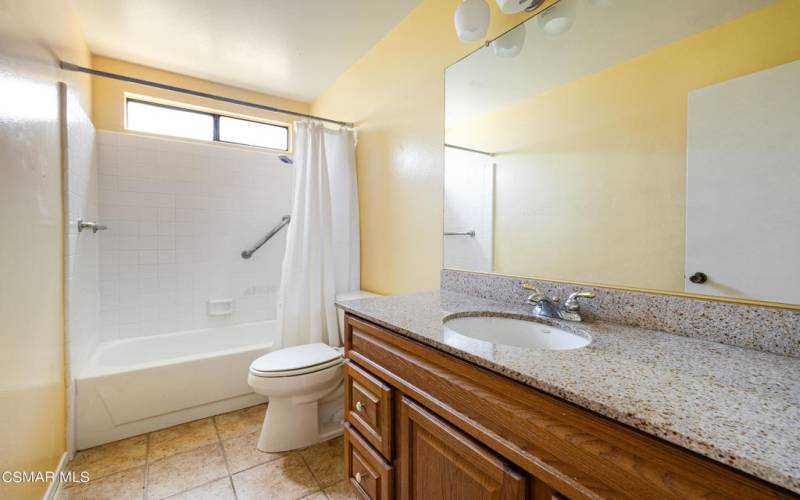 651 Glencliff Cir. -Middle  full Bathrom