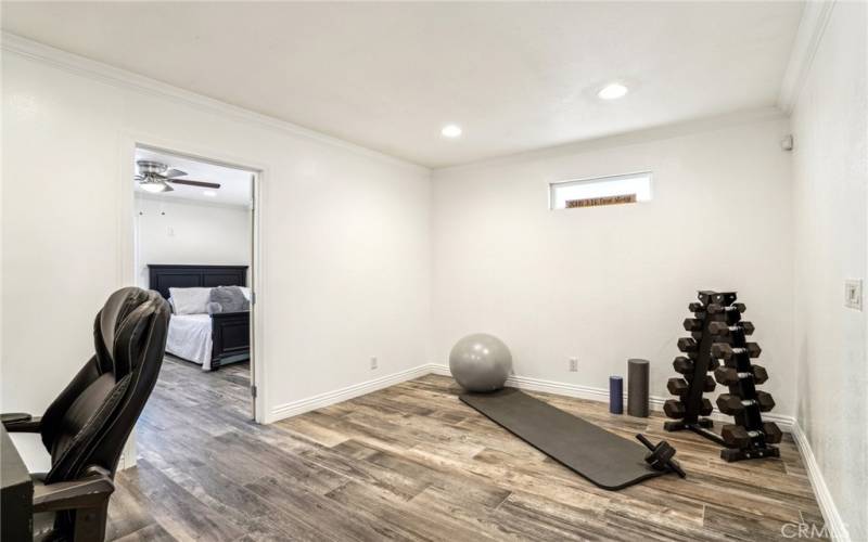 Bonus office and work out area