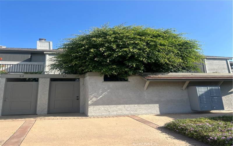 Townhouse offers dual entry. Off the Street to a backward exit that leads unto the courtyard.