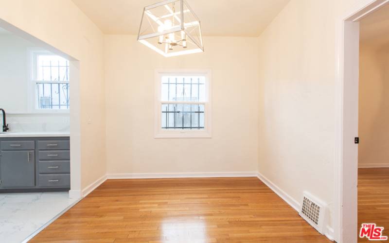 Breakfast/dining area