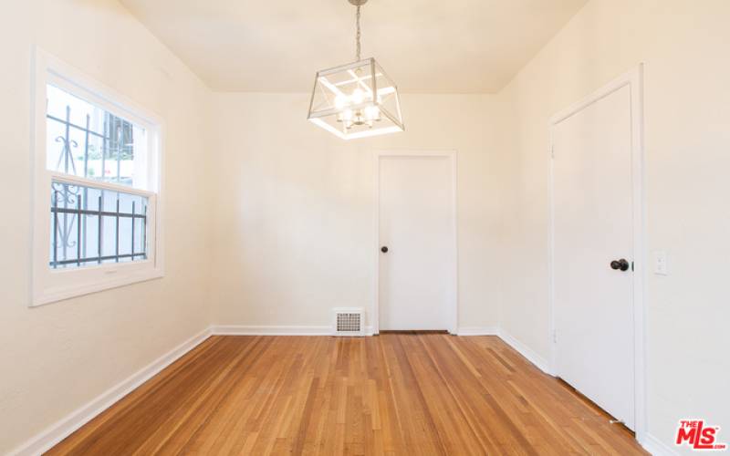 Breakfast/dining area