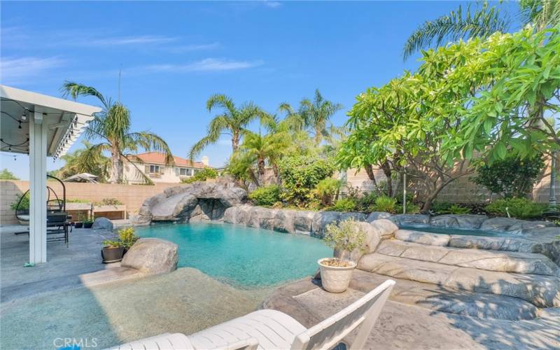 BEACH ENTRANCE POOL FEATURE