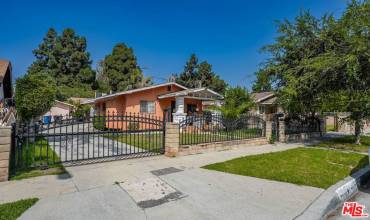 7805 Whitsett Avenue, Los Angeles, California 90001, 3 Bedrooms Bedrooms, ,Residential Income,Buy,7805 Whitsett Avenue,24437463