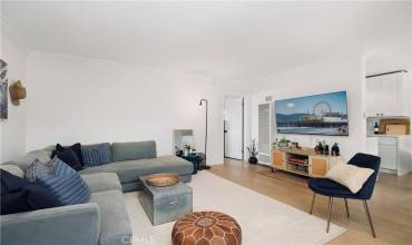 2241 Virginia Avenue 14, Santa Monica, California 90404, 1 Bedroom Bedrooms, ,1 BathroomBathrooms,Residential,Buy,2241 Virginia Avenue 14,OC24187965