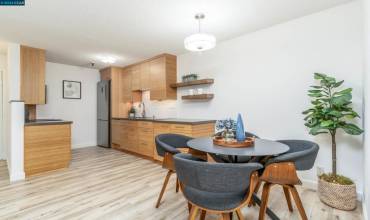 325 Lenox Ave 104, Oakland, California 94610, 1 Bedroom Bedrooms, ,1 BathroomBathrooms,Residential,Buy,325 Lenox Ave 104,41072651