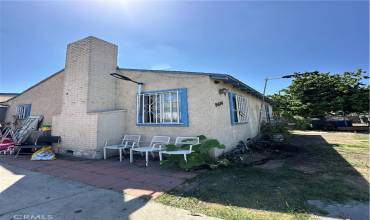 9614 Graham Avenue, Los Angeles, California 90002, 7 Bedrooms Bedrooms, ,4 BathroomsBathrooms,Residential Income,Buy,9614 Graham Avenue,GD24183696