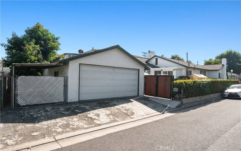 Driveway Entry to Detached Garage