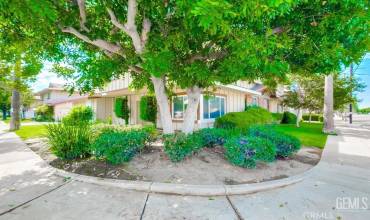 8300 Lexington Road 1, Downey, California 90241, 3 Bedrooms Bedrooms, ,3 BathroomsBathrooms,Residential,Buy,8300 Lexington Road 1,NS24188902