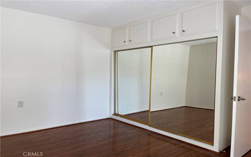 Guest Bedroom Mirrored Closet