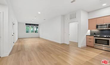 10601 Washington Boulevard 210, Culver City, California 90232, 2 Bedrooms Bedrooms, ,2 BathroomsBathrooms,Residential Lease,Rent,10601 Washington Boulevard 210,24438579