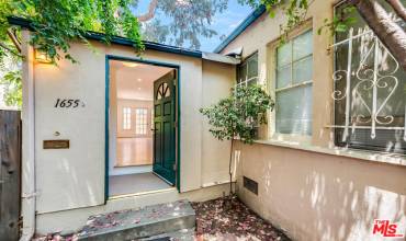 1655 MALCOLM Avenue 1/2, Los Angeles, California 90024, 2 Bedrooms Bedrooms, ,2 BathroomsBathrooms,Residential Lease,Rent,1655 MALCOLM Avenue 1/2,24438593