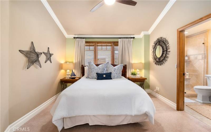 downstair queen bed room with private bathroom