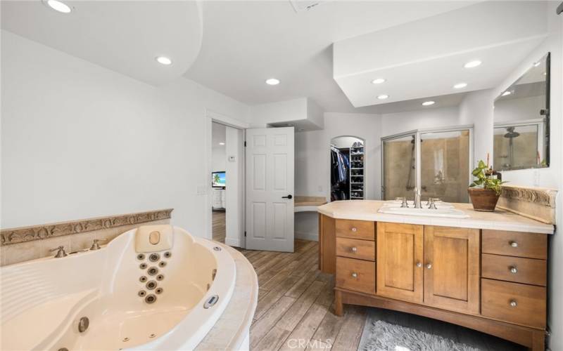 Soaking tub and his and hers sinks in the Primary bathroom.