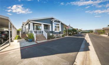 Beautiful Craftsman style home manufactured by Silvercrest offers stellar curb appeal.